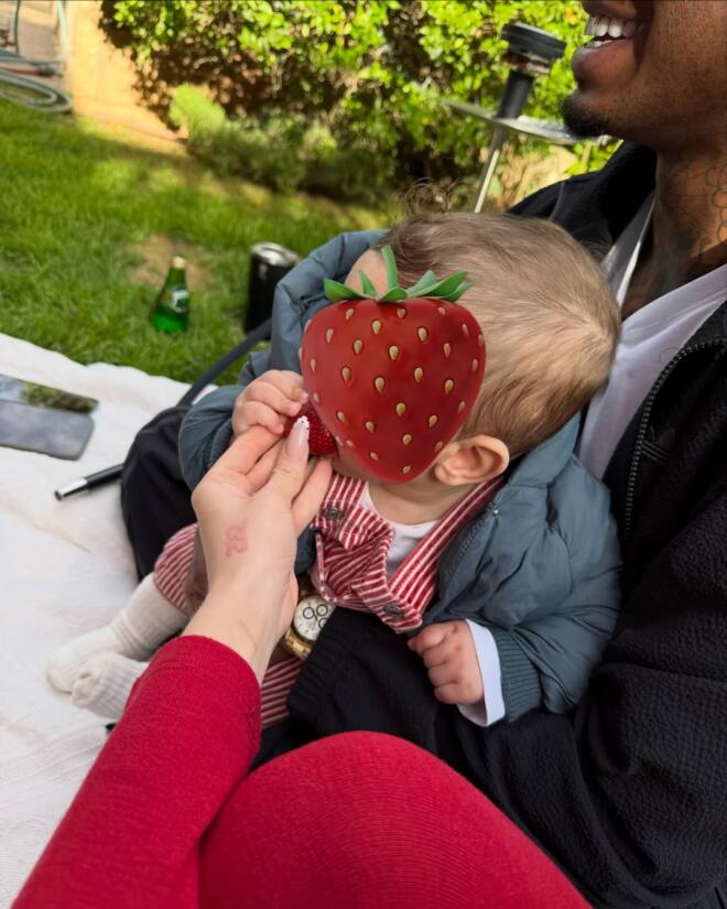 Light - Άννα Θεοδωρίδη: Φωτογραφίζονται με τον έξι μηνών γιο τους