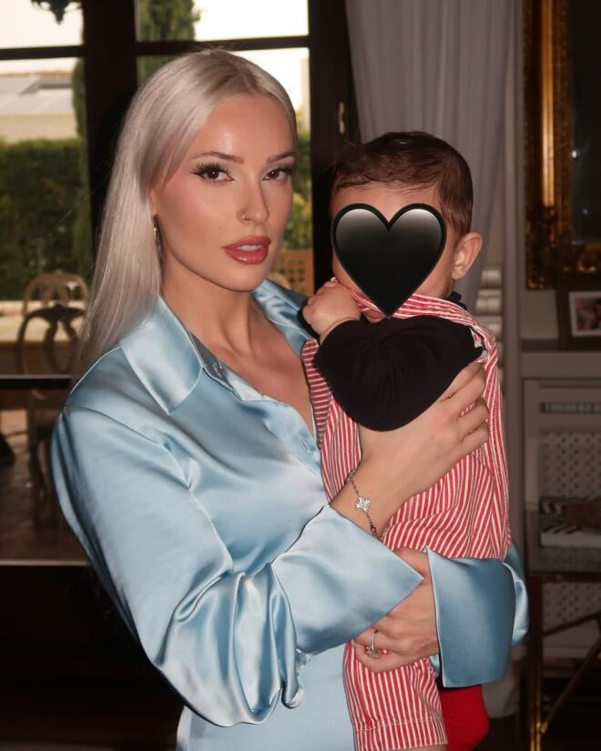 Light - Άννα Θεοδωρίδη: Φωτογραφίζονται με τον έξι μηνών γιο τους