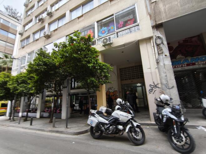  Αναζήτηση στο protothema.gr... Θρίλερ με νεκρή γυναίκα σε ακάλυπτο πολυκατοικίας