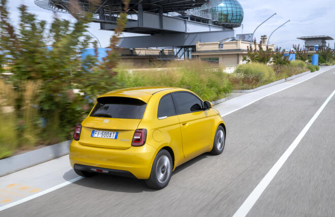FIAT 500 Hybrid: Δείτε αναλυτικά τις εκδόσεις και τις τιμές 