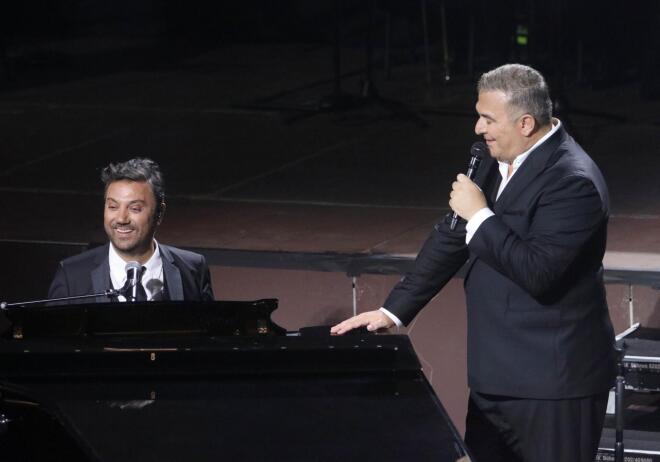 Ο Γιώργος Θεοφάνους κι ο Αντώνης Ρέμος στη σκηνή του Ηρωδείου το 2024