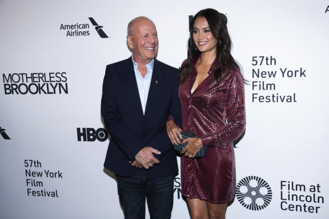 Ο Bruce Willis με τη δεύτερη σύζυγό του Emma Heming Willis σε event το 2019
