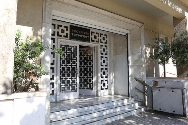 Πτώση γυναίκας από τον δεύτερο όροφο του υπουργείου Τουρισμού 2