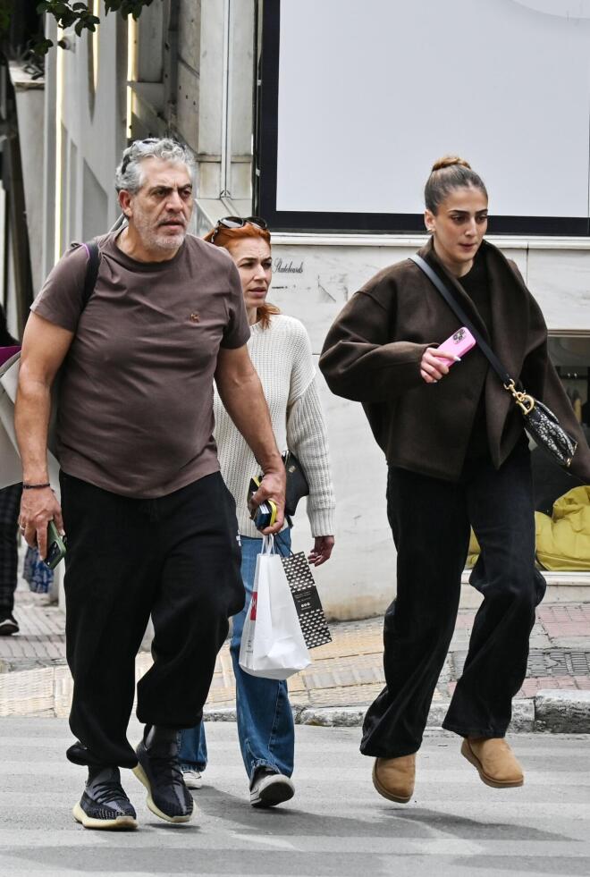 Ο Κούλλης Νικολάου πήγε για ψώνια με τη σύζυγο και την κόρη τους/ φωτογραφία από NDP