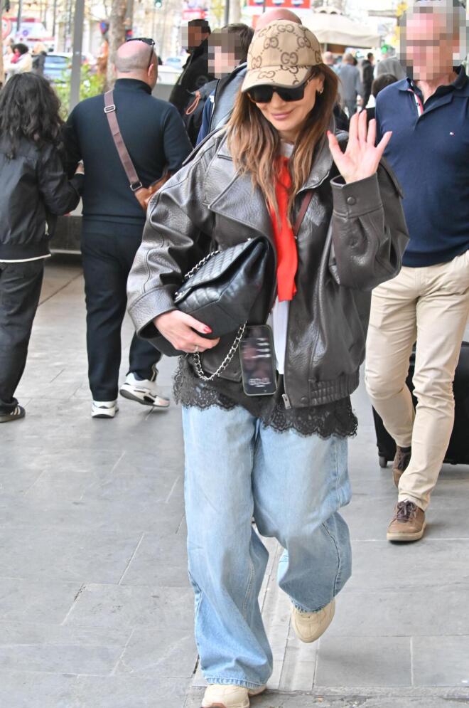 Δέσποινα Βανδή: Με casual look στο κέντρο της Αθήνας