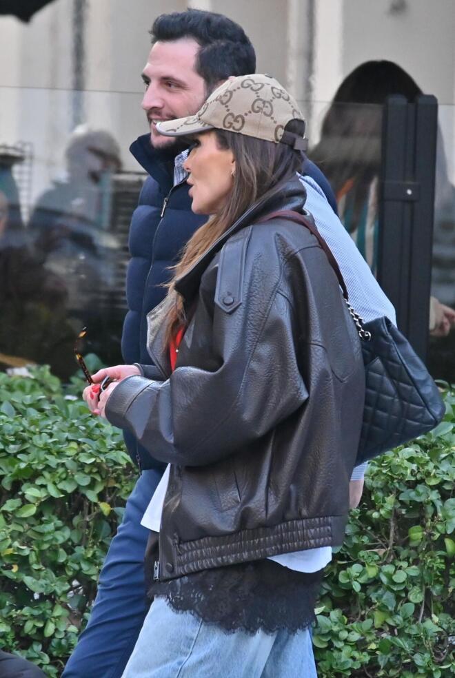 Δέσποινα Βανδή: Με casual look στο κέντρο της Αθήνας