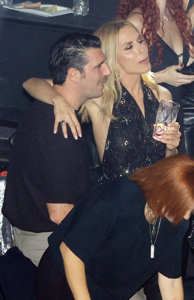 Ο Γεροντιδάκης αγκαλιά με την Ντορέττα Παπαδημητρίου/ φωτογραφία από NDP