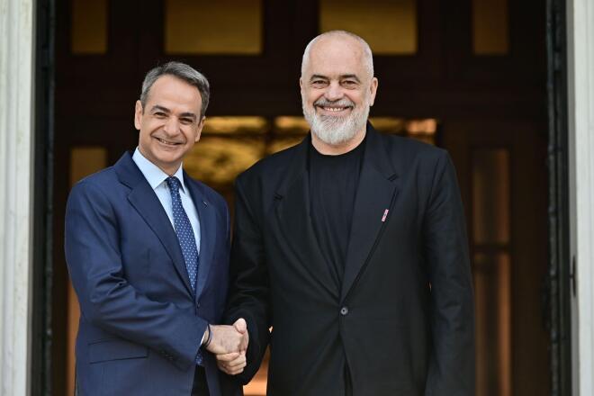 Η υποδοχή του Ε. Ράμα από τον Κ. Μητσοτάκη στο Μέγαρο Μαξίμου     