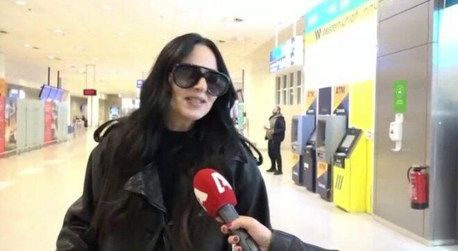 Ζενεβιέβ Μαζαρί: Lady in red στην πρεμιέρα του The Devil Wears Prada 2!