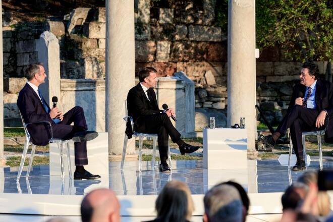 Εμ. Μακρόν, Κ. Μητσοτάκης και Α. Παπαχελάς στη Ρωμαϊκή Αγορά    