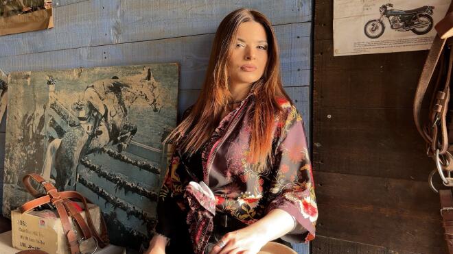 Ρούλα Παπαθανασίου: Το νέο της τσιφτετέλι «Με Ζηλεύεις Πολύ»