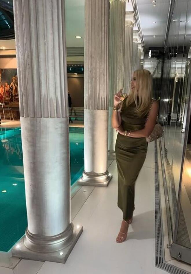 Κωνσταντίνα Σπυροπούλου: Εντυπωσιακή σε βάπτιση το Σαββατοκύριακο