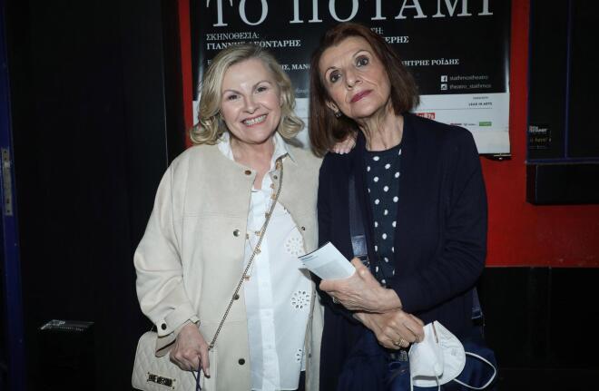Η Μαρία Κανελλοπούλου με τη σεναριογράφο Άννα Χατζησοφιά/ φωτογραφία από NDP