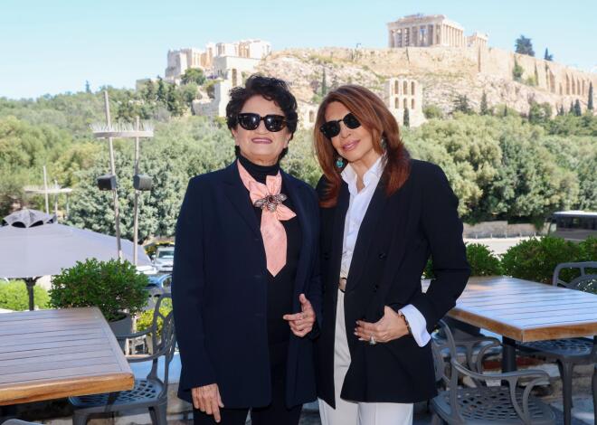 Μιμή Ντενίση: Η νέα σικ εμφάνιση με την κόρη της Μαριτίνα στο πλευρό της