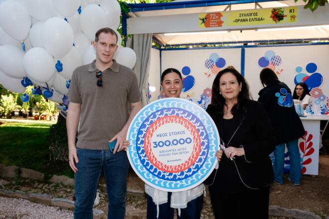 Ο δημοσιογράφος Γιώργος Ευγενίδης, με την Ινώ Κωνσταντοπούλου και τη συμβατή δότρια Χριστιάννα Φράγκου