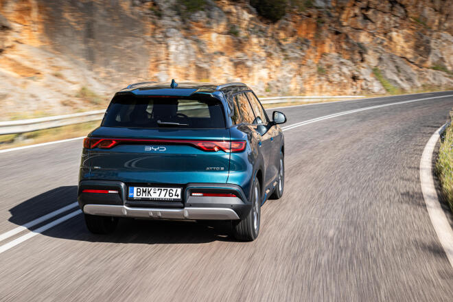 BYD ATTO 2 DM-i: Σύντομη δοκιμη στην Ελλάδα--Εκδόσεις και τιμές  