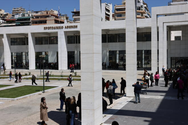 Στιγμιότυπο έξω από το Πρωτοδικείο στη Λουκάρεως, μετά την επίθεση του 89χρονου ενόπλου/ / INTIME Λιάκος Γιάννης