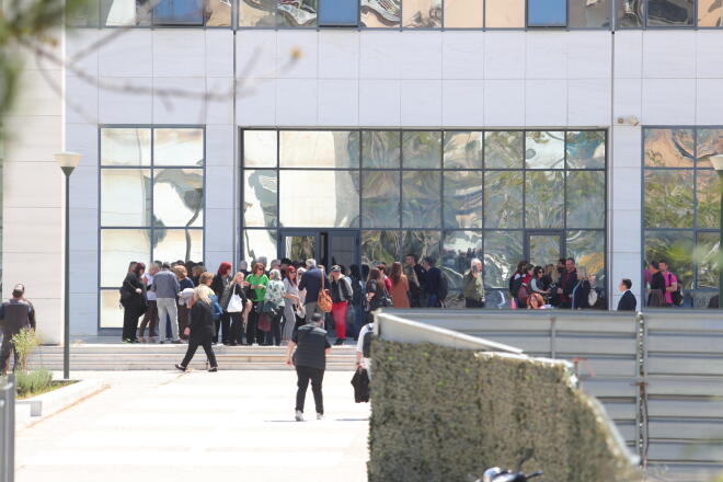 Πλήθος κόσμου συγκεντρώθηκε μετά το συμβάν