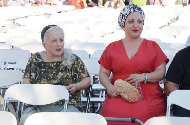 Η Ελένη Γερασιμίδου με την κόρη της, Αγγελική, στο Καλλιμάρμαρο / NDP Photo Agency (Ανδρέας Νικολαρέας)