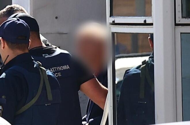 Στον εισαγγελέα για να απολογηθεί ο 89χρονος που πυροβόλησε στον ΕΦΚΑ και στο Πρωτοδικείο - Intimenews