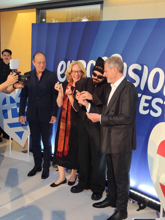 Ο Akylas και η πρέσβυς της Αυστριας