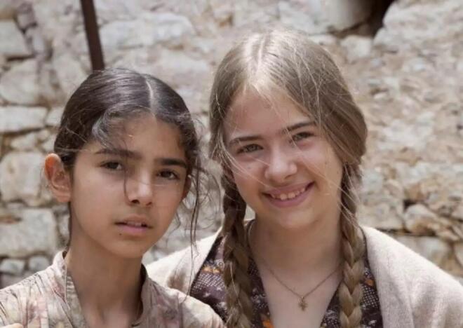 Παιδιά-θαύματα η Ιφιγένεια Τζόλα κι η Αναστασία Τσιλιμπίου το 2010 στο Νησί!