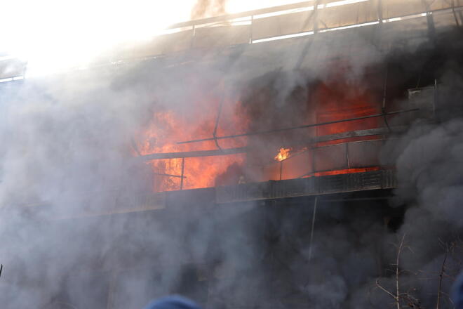 Φωτιά σε κατάστημα στο Ίλιον