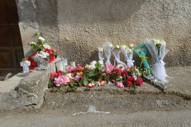 Λουλούδια στο σημείο όπου έχασε τη ζωή του ο 13χρονος με το πατίνι/ ΙΝΤΙΜΕ ΠΑΠΑΙΩΑΝΝΟΥ ΔΗΜΗΤΡΗΣ