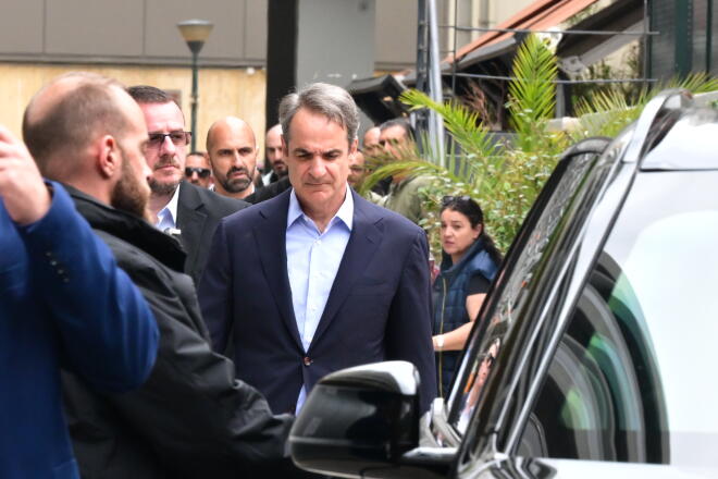 Ο Πρωθυπουργός επισκέπτεται τακτικά τον Γ. Μυλωνάκη στον Ευαγγελισμό και ενημερώνεται για την κατάσταση της υγείας του/ Eurokinissi ΤΑΤΙΑΝΑ ΜΠΟΛΑΡΗ