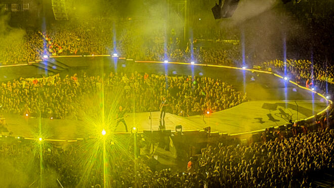Σείστηκε το ΟΑΚΑ με τους Metallica:Έπαιξαν το συρτάκι του Ζορμπά και Τρύπες
