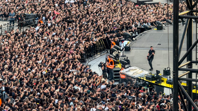 Σείστηκε το ΟΑΚΑ με τους Metallica:Έπαιξαν το συρτάκι του Ζορμπά και Τρύπες