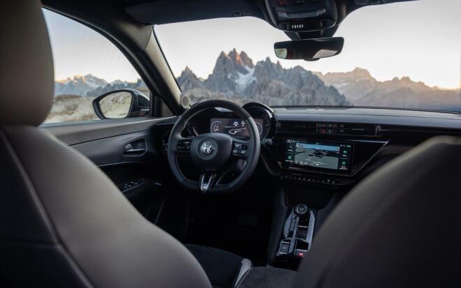 Alfa Romeo Junior Ibrida: Με 27.990 ευρώ και 8 χρόνια εργοστασιακή εγγύηση