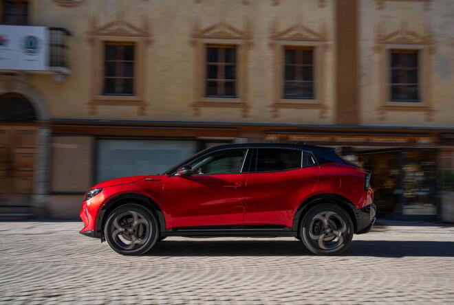Alfa Romeo Junior Ibrida: Με 27.990 ευρώ και 8 χρόνια εργοστασιακή εγγύηση