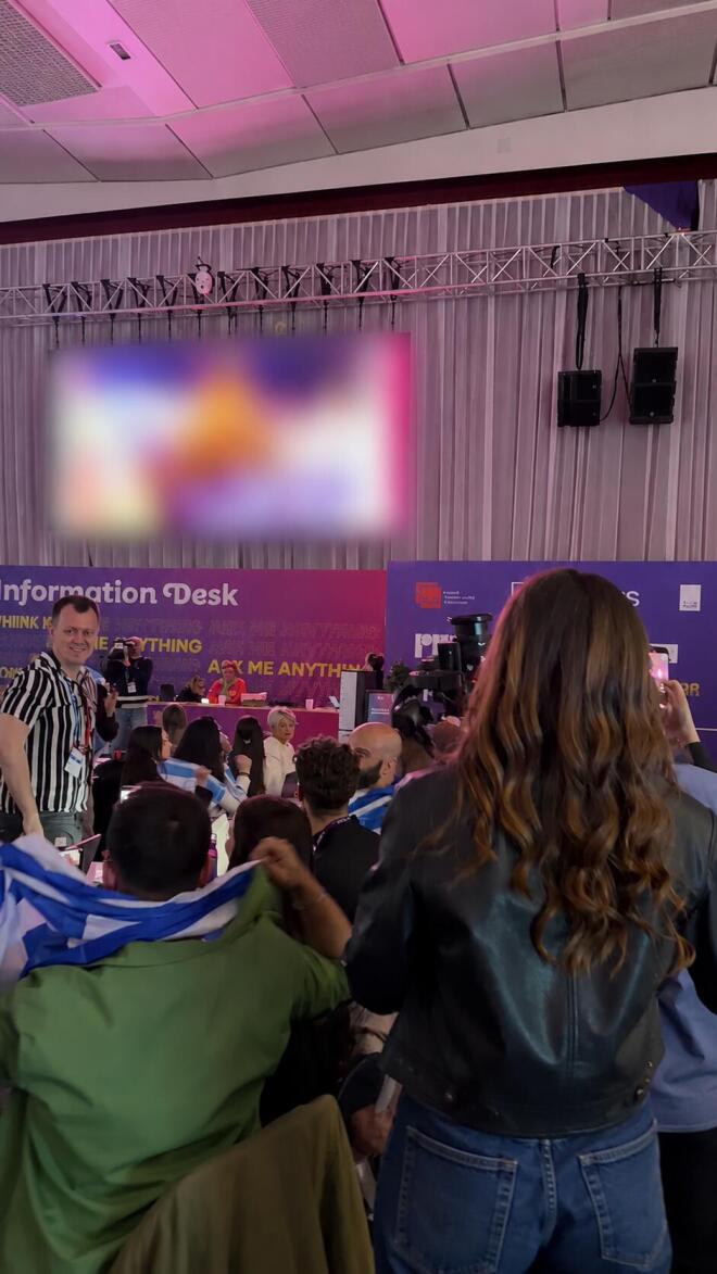 Οι δημοσιογράφοι πανηγυρίζουν την πρόκριση του Akyla στον τελικό