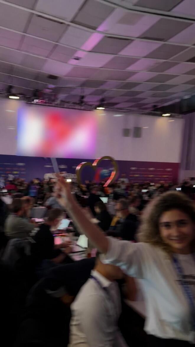 Οι δημοσιογράφοι πανηγυρίζουν την πρόκριση του Akyla στον τελικό