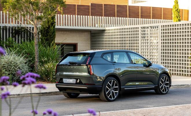 Το νέο Volvo EX60 αλλάζει τους όρους του παιχνιδιού 