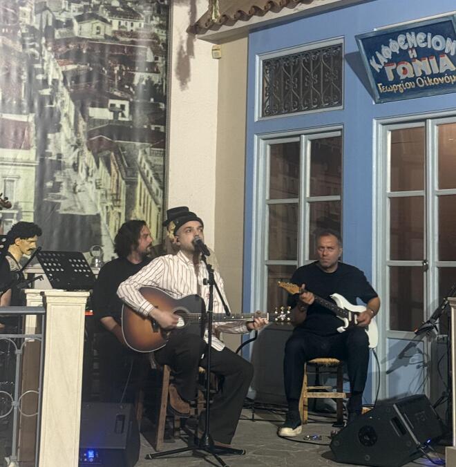 APON στο Star.gr: «Μιλάω με τα τραγούδια μου κι αυτό μου αρκεί»