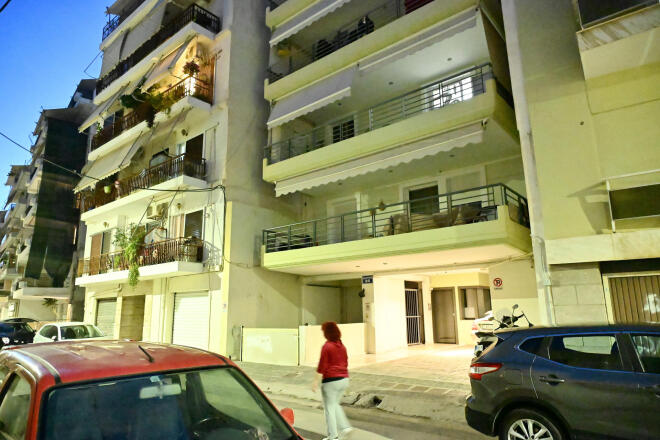 Η πολυκατοικία από όπου έπεσε στο κενό η 24χρονη στον Πειραιά - Intimenews