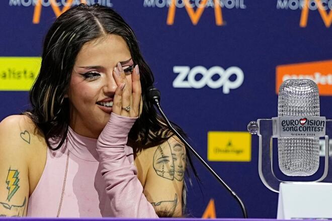 Συγκινημένη ήταν η Dara για τη νίκη της στη Eurovision κατά τη διάρκεια της συνέντευξης Τύπου - AP Images