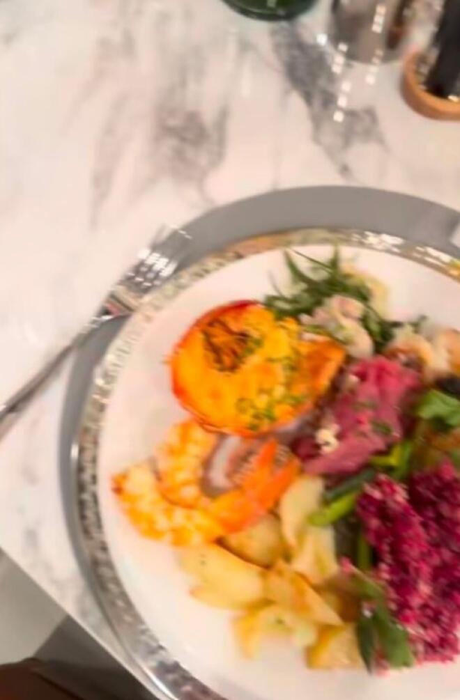 Χρουσαλά - Πατίτσας: Dinner και Eurovision στο πολυτελές γιοτ τους
