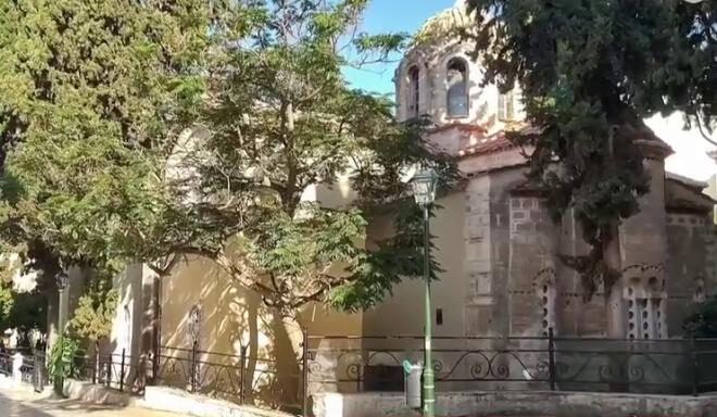Ο Ι.Ν Μεταμορφώσεως Σωτήρος στην Πλάκα, όπου έγινε ο γάμος Οικονομάκου - Τσερέλα/ screenshot από το Πρωινό Ant1