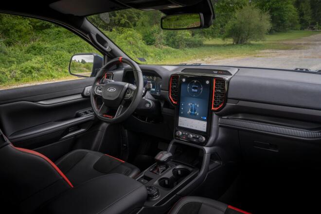 Ford Ranger Raptor: Η τέλεια «απογείωση» πίσω από το τιμόνι του
