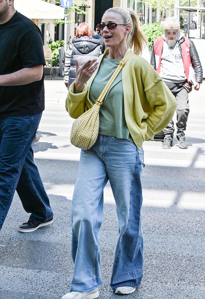 Ζέτα Μακρυπούλια: Το άνετο ανοιξιάτικο outfit που λατρέψαμε