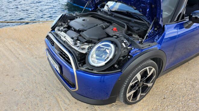 Οδηγούμε το πεντάθυρο MINI 1,5 με τους 156 ίππους