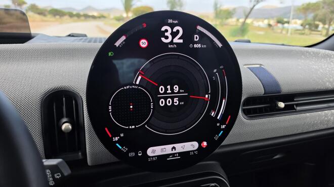 Οδηγούμε το πεντάθυρο MINI 1,5 με τους 156 ίππους