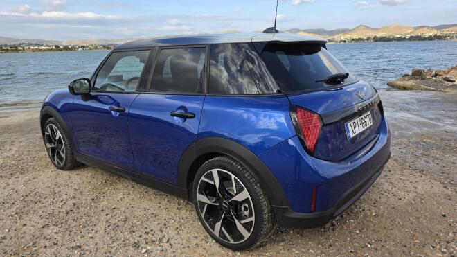 Οδηγούμε το πεντάθυρο MINI 1,5 με τους 156 ίππους