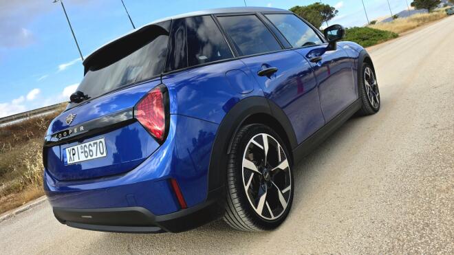 Οδηγούμε το πεντάθυρο MINI 1,5 με τους 156 ίππους