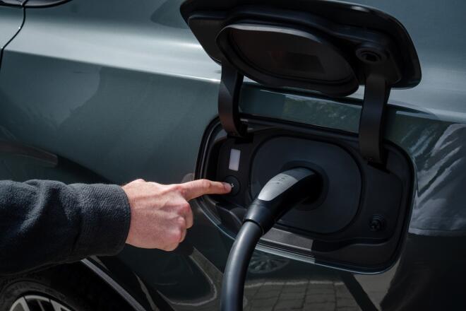 Volvo: Τώρα γρήγορη φόρτιση στο δίκτυο της Tesla