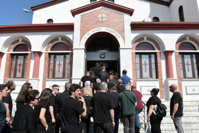 Πλήθος κόσμου στην κηδεία του Παρασκευά Άντζα