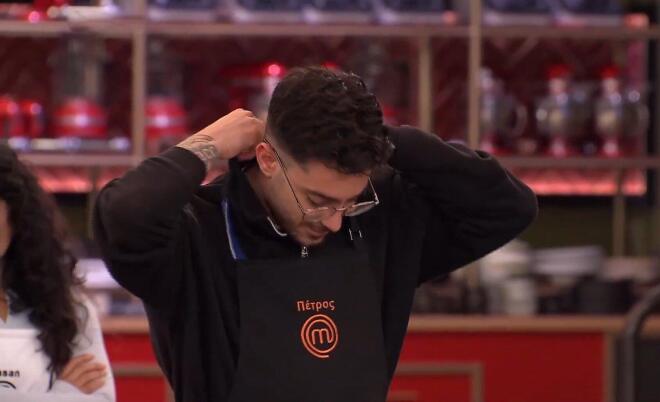 MasterChef 2026: Ο Πέτρος φόρεσε τη μαύρη ποδιά